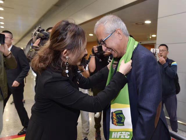 其中，女主苏小妹曾在张艺谋执导的电影中扮演十三钗之一，而后又接连出演了都市爱情喜剧《爱情狂想曲》和爱情喜剧《产科男生》等多部电影，此番出演《镜世界》也是她的恐怖片首秀，演技值得期待